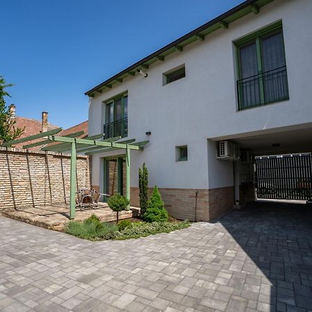 Jokai Apartman Dunafoldvar Экстерьер фото