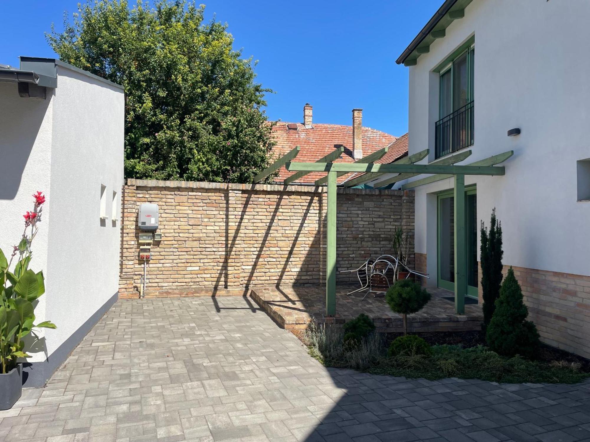 Jokai Apartman Dunafoldvar Экстерьер фото
