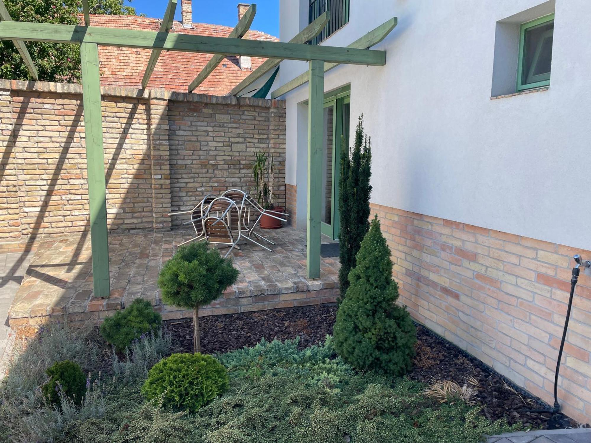 Jokai Apartman Dunafoldvar Экстерьер фото