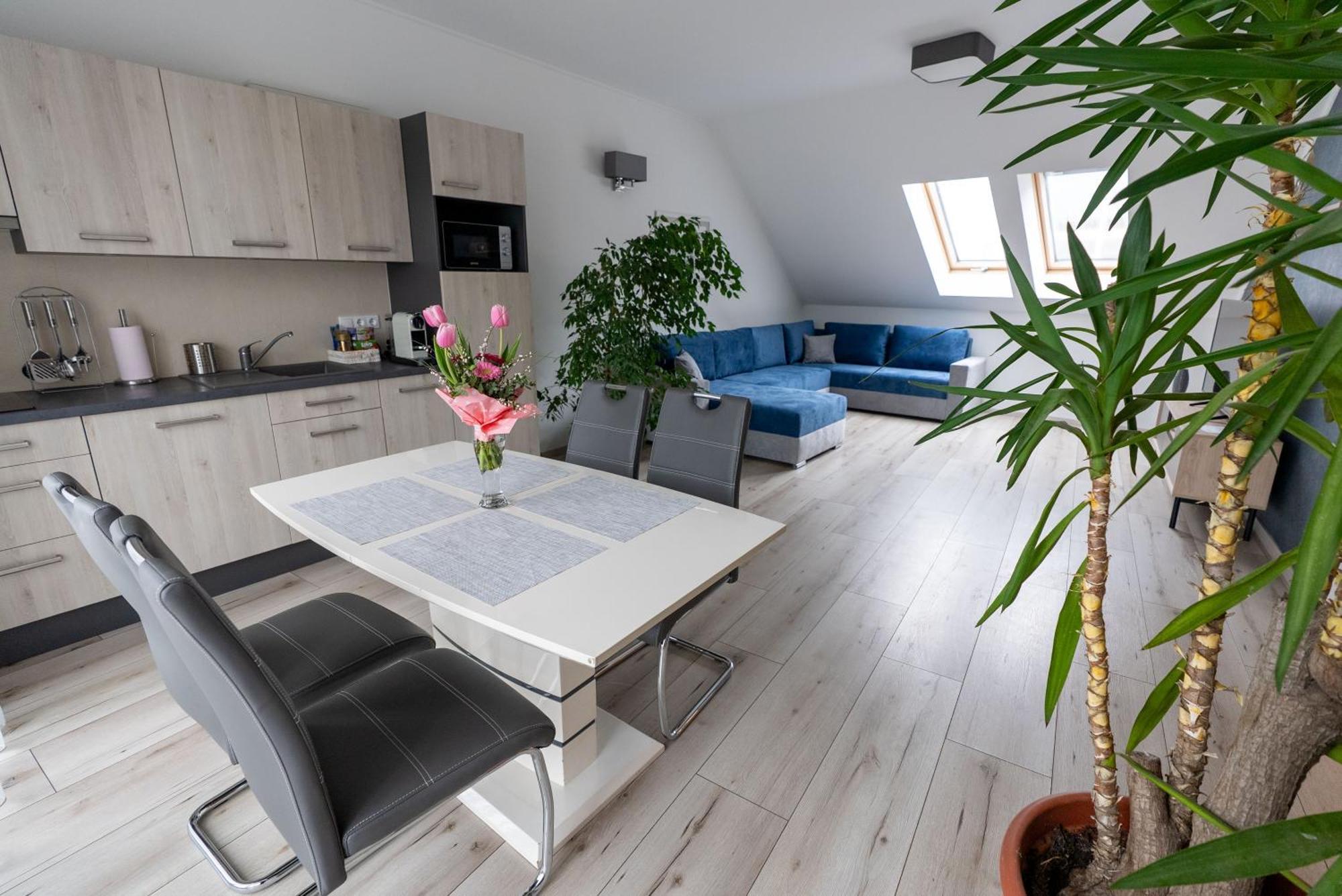 Jokai Apartman Dunafoldvar Экстерьер фото