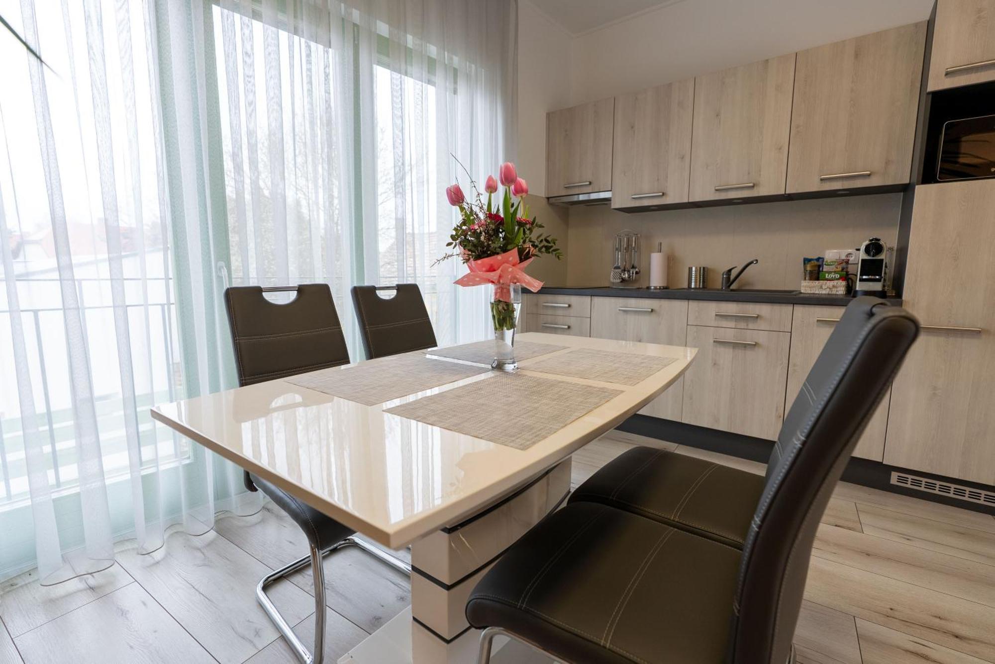 Jokai Apartman Dunafoldvar Экстерьер фото