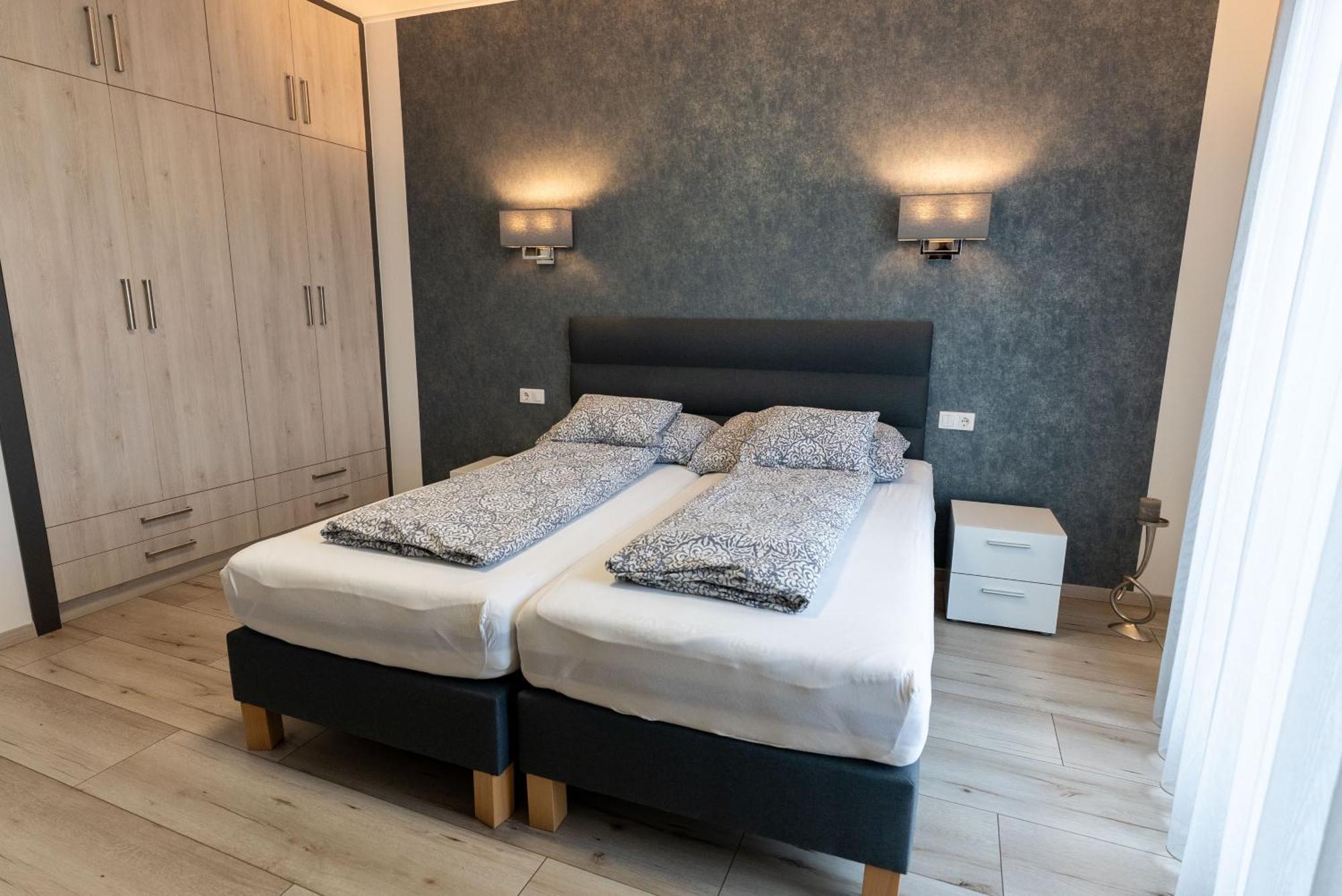 Jokai Apartman Dunafoldvar Экстерьер фото